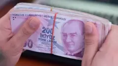 12 Milyon Emekliyi İlgilendiren Ek Ödeme Fırsatı Başladı 10 Gün İçinde Hesaba 15 Bin TL Yatacak Bankalar ve Başvuru Ekranı - Ekonomi Hattı